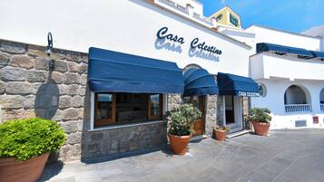 Mặt tiền nơi lưu trú