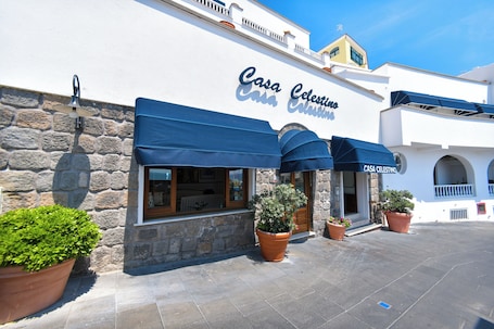 Facciata della struttura. Hotel Casa Celestino