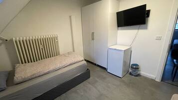 9 bedrooms, free WiFi, bed sheets