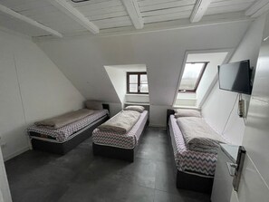 9 soverom, wi-fi (inkludert) og sengetøy