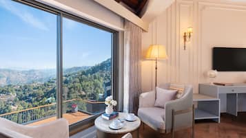 Premium Room | 1 bedroom, minibar, in-room safe, iron/ironing board