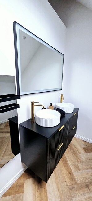 Jetted tub, hair dryer, towels, soap