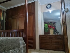 3 chambres, fer et planche à repasser, Wi-Fi, draps fournis