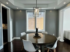 Deluxe House, 4 Bedrooms, Patio, Garden View | Dining room