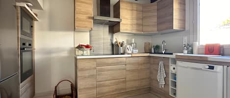 Kühlschrank, Mikrowelle, Ofen, Geschirrspüler