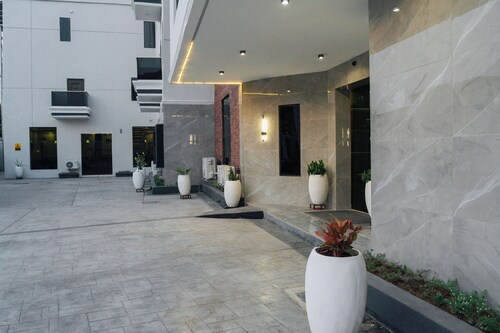 The Manor Hotel by Luckzi