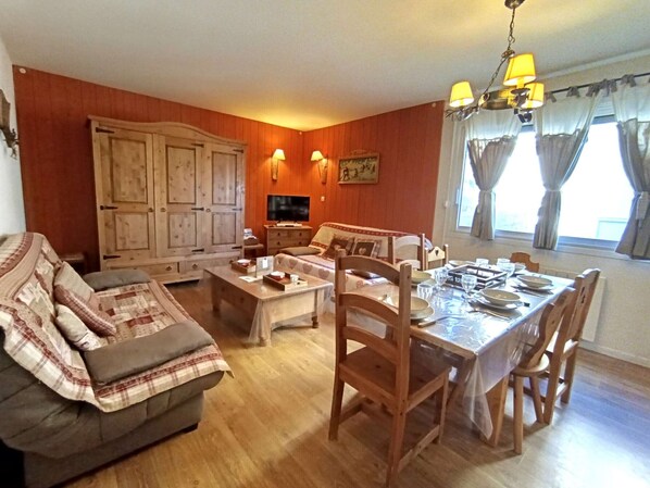 TV - Cozy T2 for 6 with WIFI and parking at Pla d'Adet (Saint-Lary-Soulan)