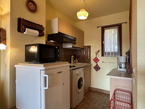 Mikrobølgeovn og kaffetrakter/tekoker