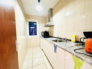 Fridge, oven, stovetop, coffee/tea maker - JOC D ESTIU. Apartamento en Roses — primera línea de mar con vistas espectaculares (Roses)