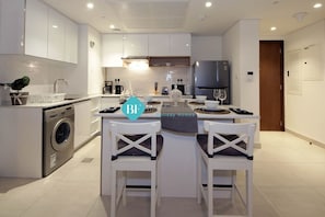 Fridge, microwave, oven, coffee/tea maker