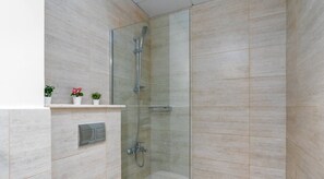 Shower, hair dryer, towels - Bloomfields New STU in Oasis Masdar City (Abu Dabi)