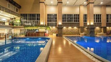 Hồ bơi trong nhà