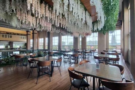Restaurant. Grand Padis Hotel