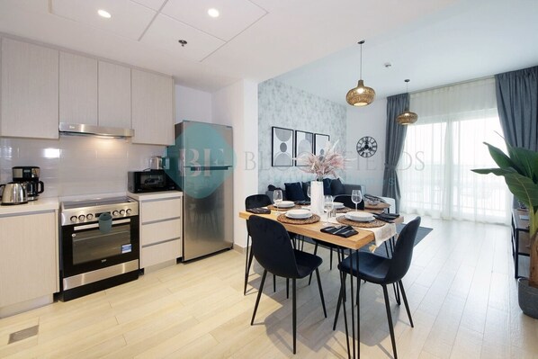 Kühlschrank, Mikrowelle, Wasserkocher, Toaster