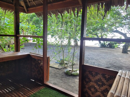 Tranquil beachfront paradise with organic gardens - wifi and home gym