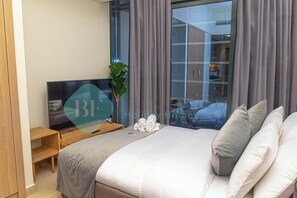 Safe på rommet, strykejern/-brett, wi-fi og sengetøy