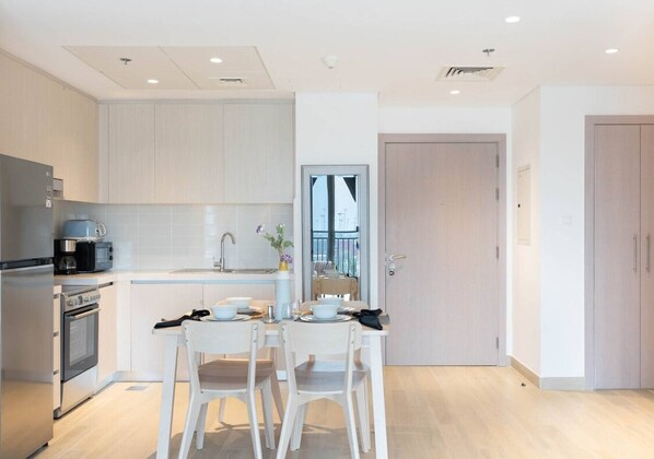 Fridge, microwave, stovetop, coffee/tea maker