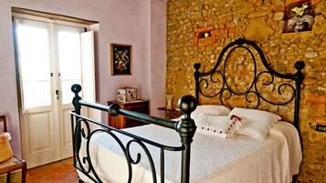 2 bedrooms, in-room safe, iron/ironing board, travel cot