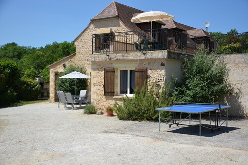 Puits Fleuri : maison périgourdine en pleine nature avec piscine privée