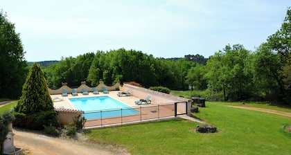 Périgord house with swimming pool, table tennis and barbecue - Ideal for families and friends