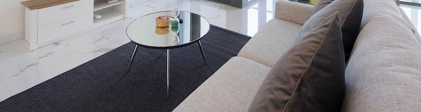 TV - Bloomfields Modern 2BR Duplex in Raha Lofts (Abu Dabi)