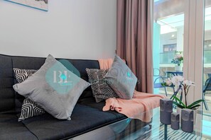 TV - Bloomfields Cozy 1BR In Oasis Masdar City (Abu Dabi)