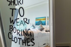 1 soverom, safe på rommet, strykejern/-brett og wi-fi (inkludert)