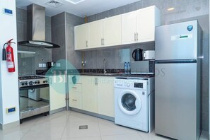 Fridge, microwave, oven, coffee/tea maker