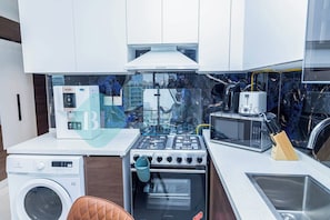 Fridge, microwave, oven, stovetop - Bloomfields Hidden Gem Studio In Arjan (Dubai)