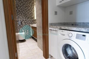 Hair dryer, towels - Bloomfields Cozy 1BR In JVC - Regent Court (Dubai)