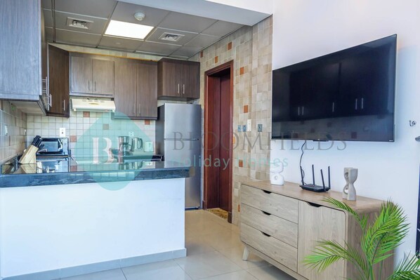 Fridge, microwave, stovetop, coffee/tea maker