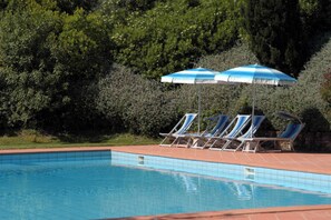 Seasonal outdoor pool - Comiti Farmhouse - Apt. Sanzio (Montaione)