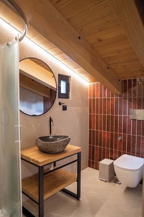 Comfort Villa, Lanai, Mountain View | Bathroom | Shower, rainfall showerhead, free toiletries, hair dryer - Pure Nature (Hersonissos)