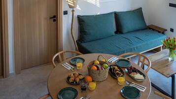 Comfort Villa, Lanai, Mountain View | Living area