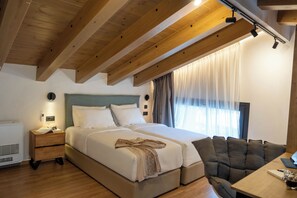 Comfort Villa, Lanai, Mountain View | 2 bedrooms, premium bedding, down comforters, in-room safe