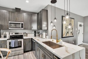 Refrigerador, microondas, horno, placa de cocina