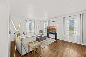 Téléviseur, bureau