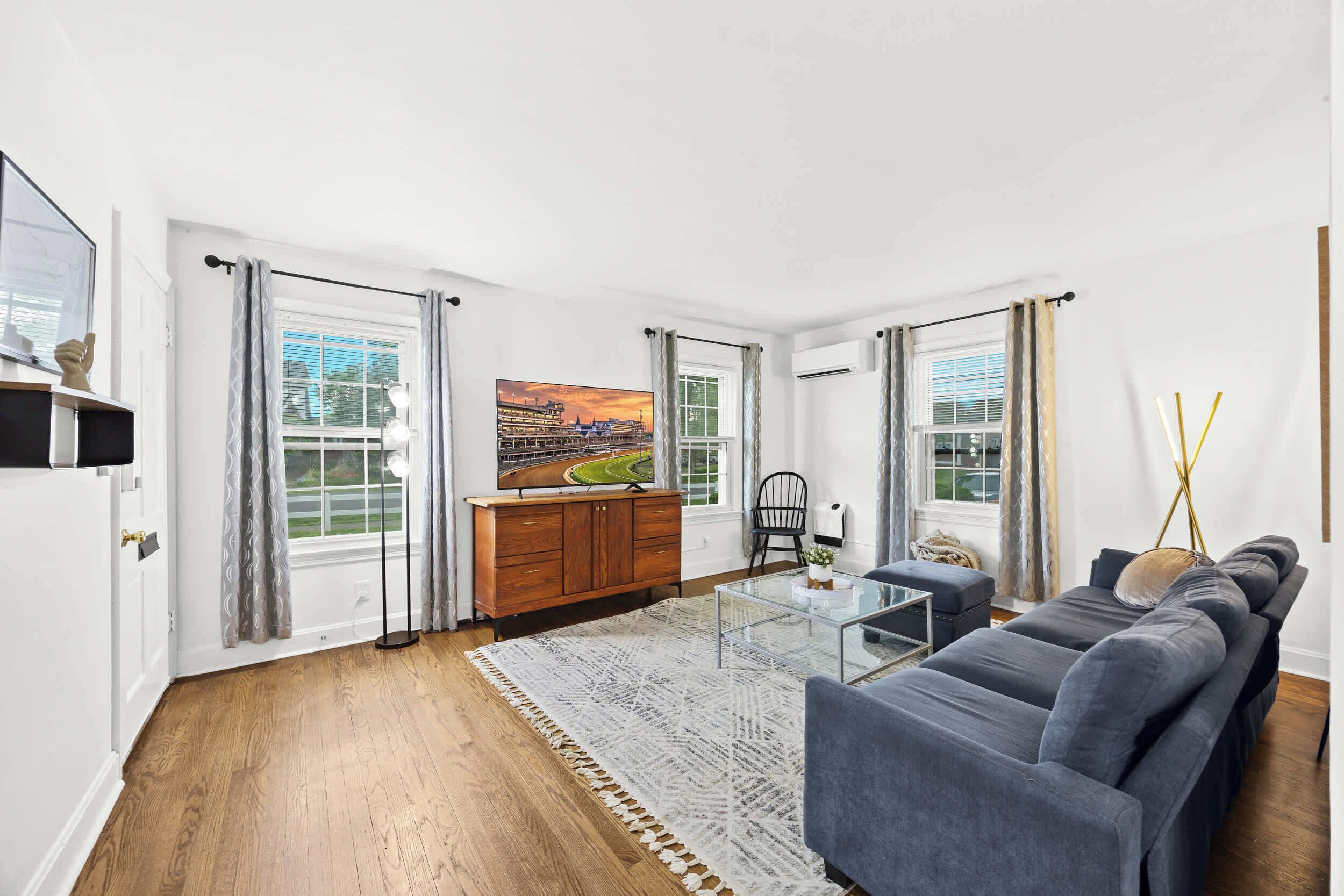 Televisión y oficina 