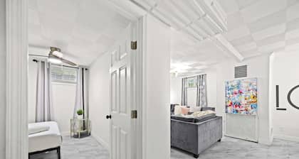 Modern Apartment with Parking & Prime Location