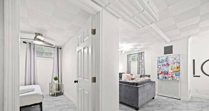 Modern Apartment with Parking & Prime Location