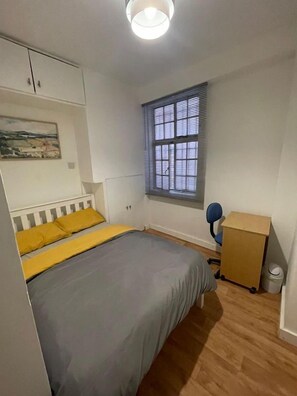 Bureau, Wi-Fi gratuit, draps fournis