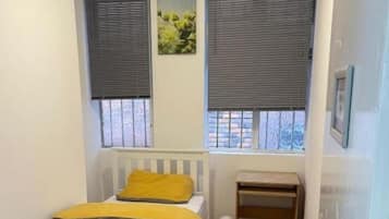 Standard Single Room | Meja, Wi-fi percuma, cadar katil