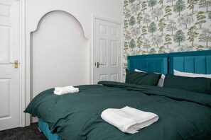 House | 4 bedrooms, iron/ironing board, free WiFi, bed sheets