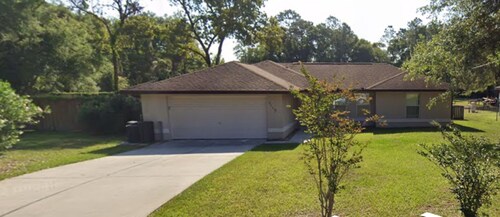 Entire 3/2 home, nice yard that allows Pets close to WEC, HITS and shopping.