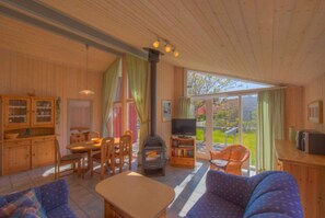 House | Living room - Ferienhaus mit Sauna im Ferienpark Mirow (Mirow)