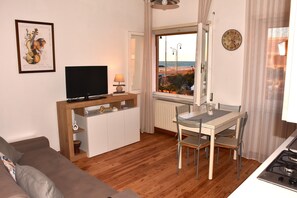 Design Apartment, Sea View | Living area