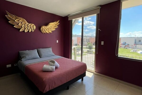 3 bedrooms, iron/ironing board, free WiFi, bed sheets