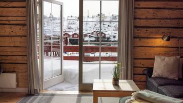 Cabane Supérieure, 3 chambres, vue port, en front de mer | Coin séjour