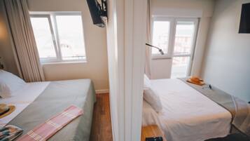 Familien-Vierbettzimmer | Schreibtisch, kostenloses WLAN