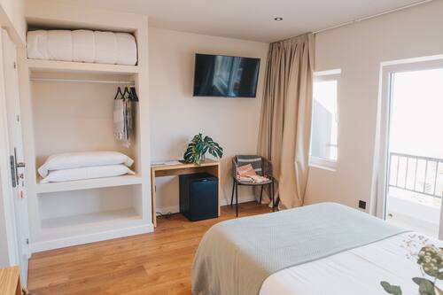 Habitació doble o amb dos llits individuals | Escriptori i wifi gratuïta